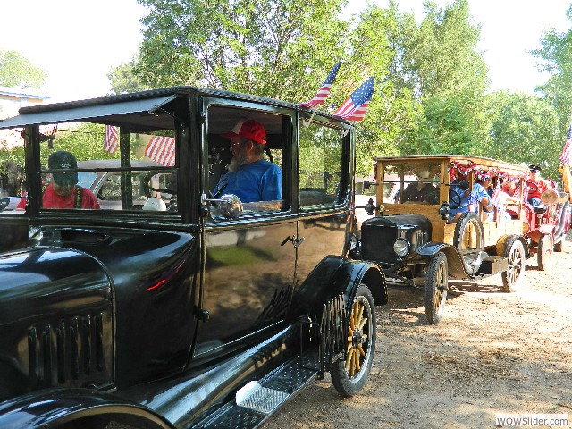 Don and Vernon in Don's 1924 Tudor with the Gauna's 1917 depot hack behind.