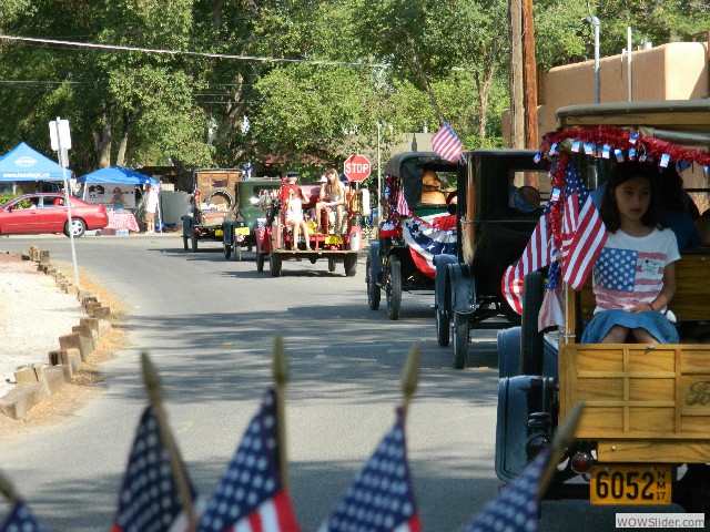 Approaching Corrales Road (the parade route)