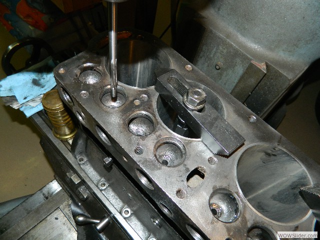 Reamer for the valve guides