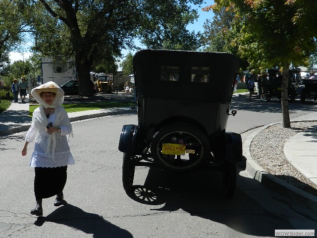 Hedy organizing our parking after the parade