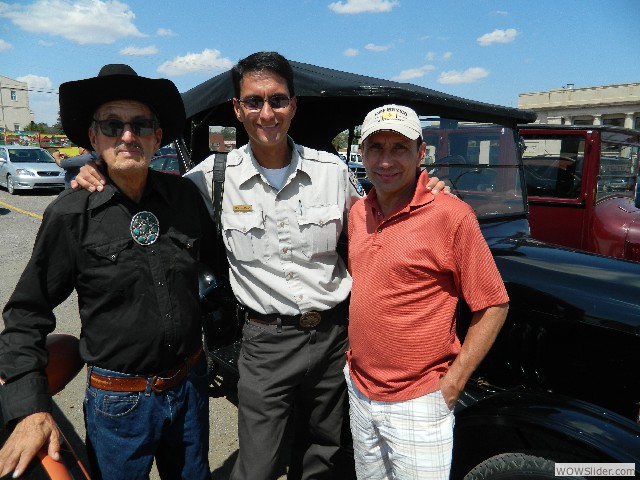 What a coincidence!  Orlando's father had grown up with the Mr. Larranaga, the gentleman on the left.