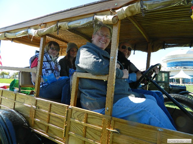 Stan and Janice giving a ride to some Balloon Fiesta fans