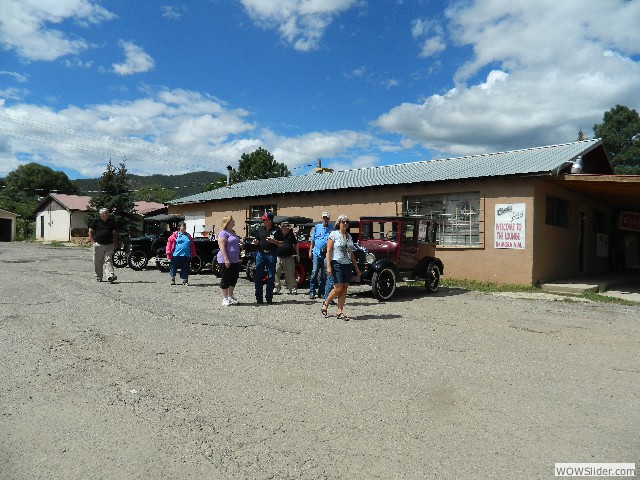 Walking to the weaving center