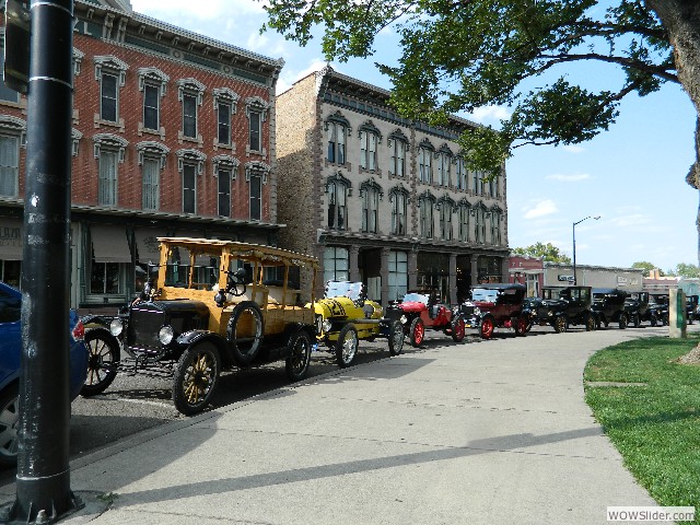 Another view of the cars in the plaza