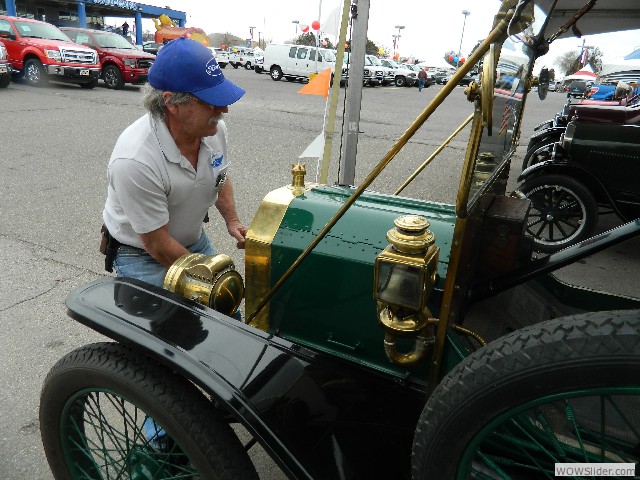 Larry cranking his 1912