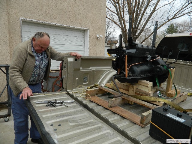 Dave ready to unload his 1927 engine.