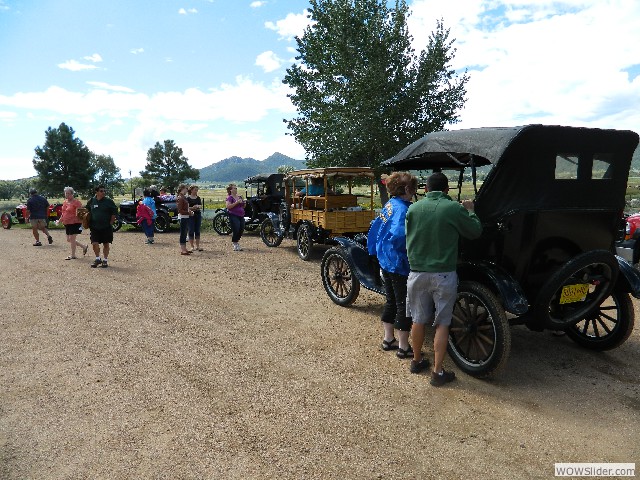 Preparing to leave to the weaving shop in Mora