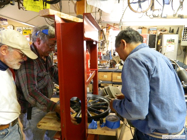 Front wheel in the hydraulic press